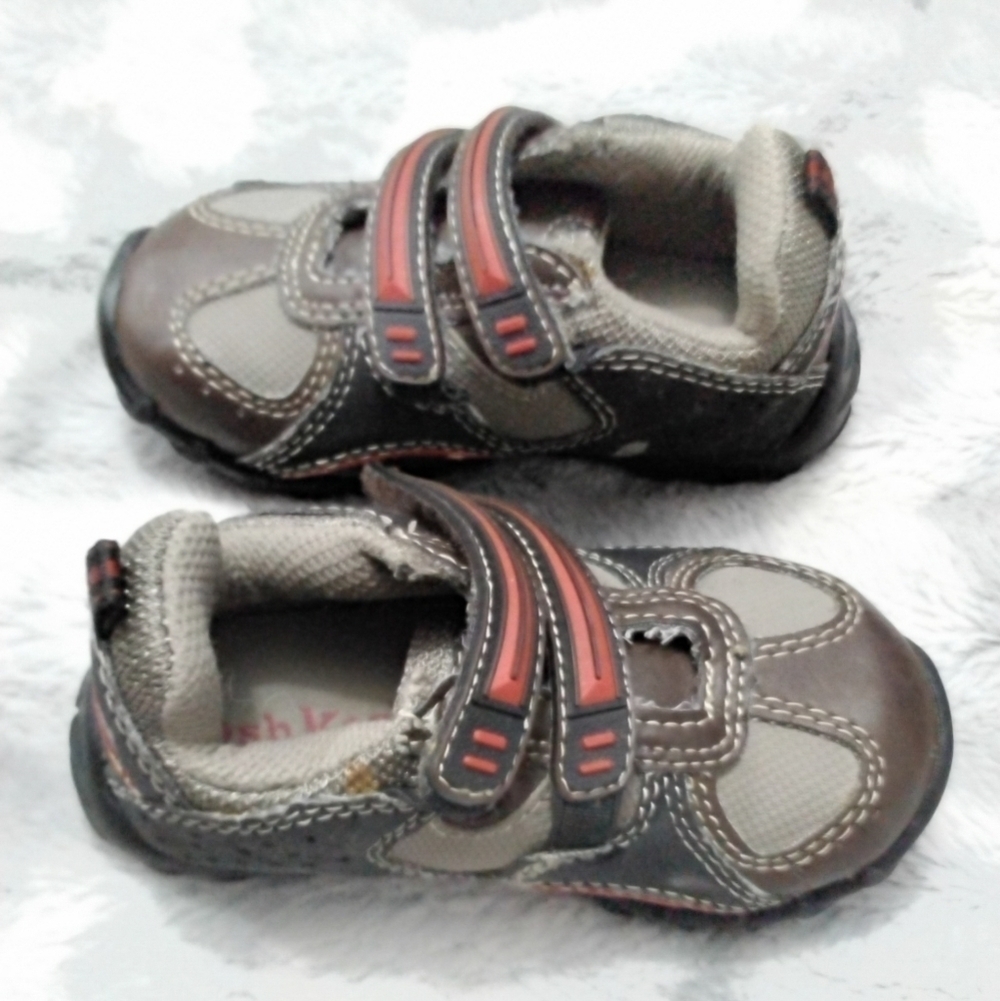 Toddler Boy's Osh Kosh Bump Toe Sneaker  Size 5